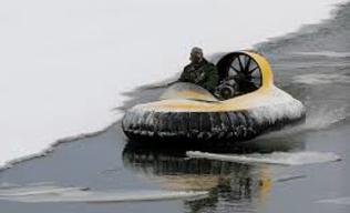 Скорость НЕПТУН 3 на воде составляет около 70 км/ч СВП Нептун-з развивает большую скорость: до 70 км/час