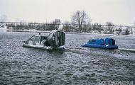 Такие катера можно эксплуатировать как по воде, так и надо льдом или снегом