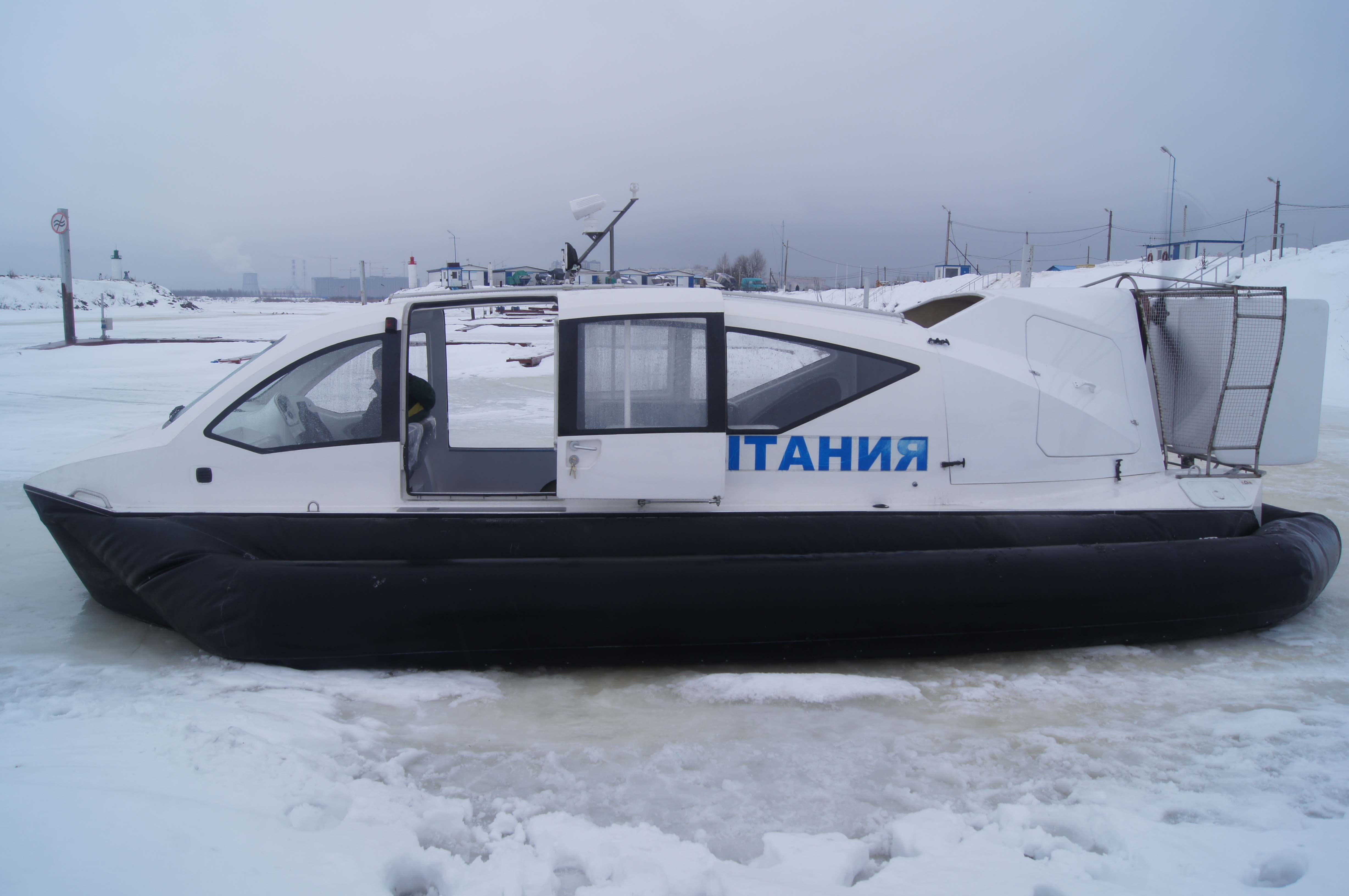 В Тверской области для жителей острова запустили катер на воздушной подушке